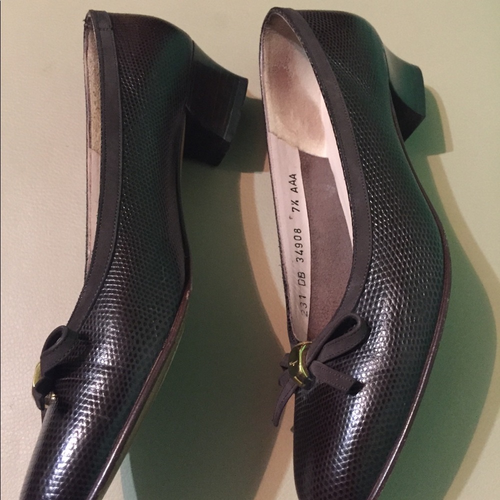 Salvatore Ferragamo Brown Textured Leather Bow Pumps with Gold Accent - Picture 7 of 7